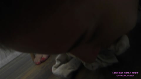 KIRA – Slave girl under the table-女神之家