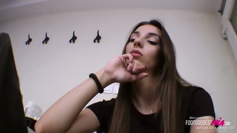 footgoddessmia_sweaty_and_smelly_shoes,_ready_for_my_slut_part_2-女神之家