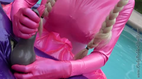 clips4sale_kinky_rubber_world_lara_playing_with_rubber_jeff_in_latex-女神之家
