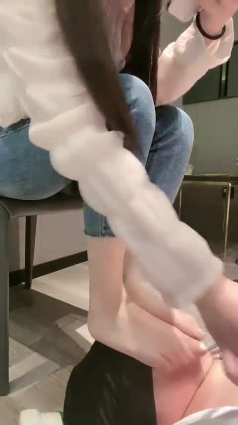 18997_梦二S_绿帽老公悲惨下场_视频_1745264352334-女神之家