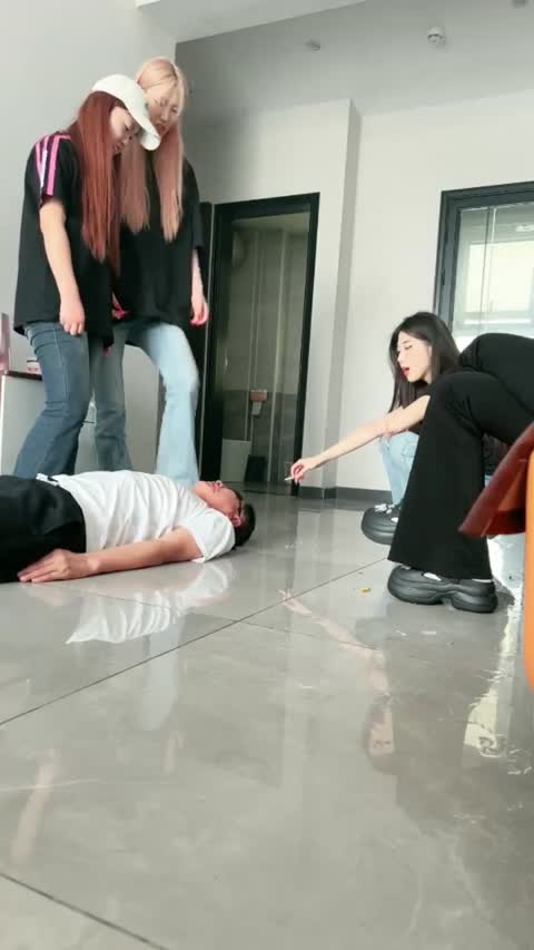 西彤 四主虐狗-女神之家